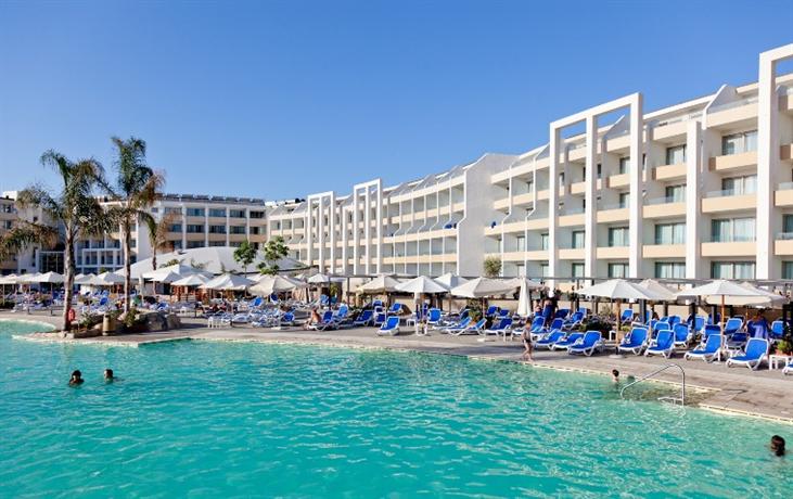 DB Seabank Resort + Spa