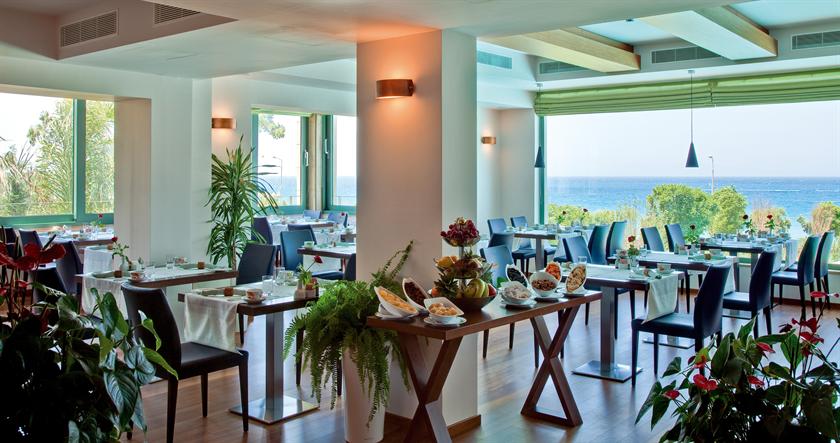 Rhodes Bay Hotel & Spa