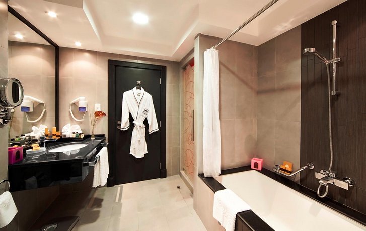 Swiss Hotel Corniche