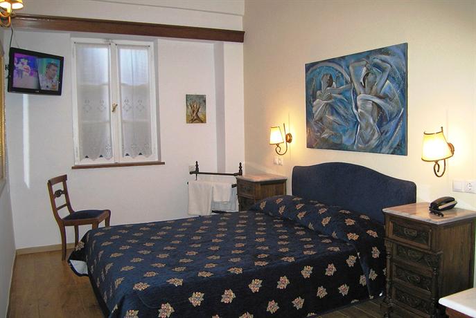 Mistral Hotel Hydra