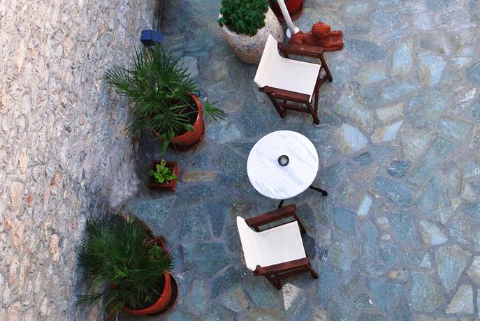 Mistral Hotel Hydra