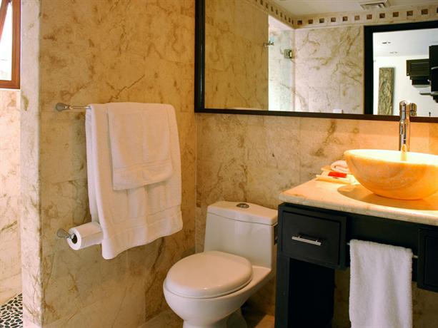 El Taj Oceanfront and Beachside Condo Hotel