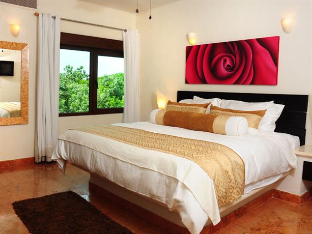El Taj Oceanfront and Beachside Condo Hotel