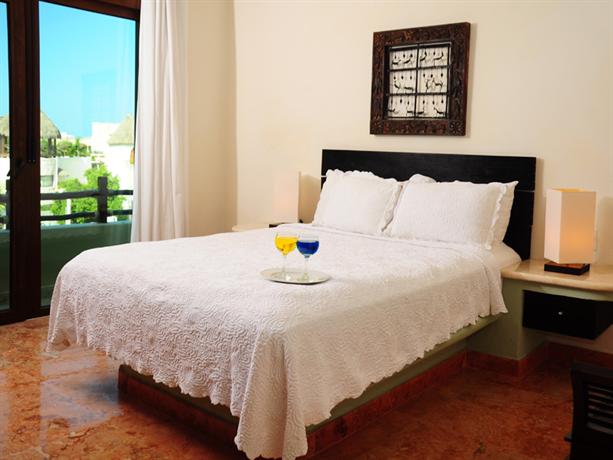 El Taj Oceanfront and Beachside Condo Hotel