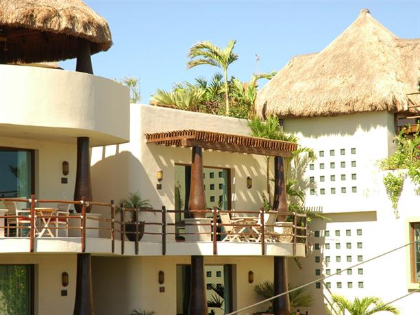 El Taj Oceanfront and Beachside Condo Hotel
