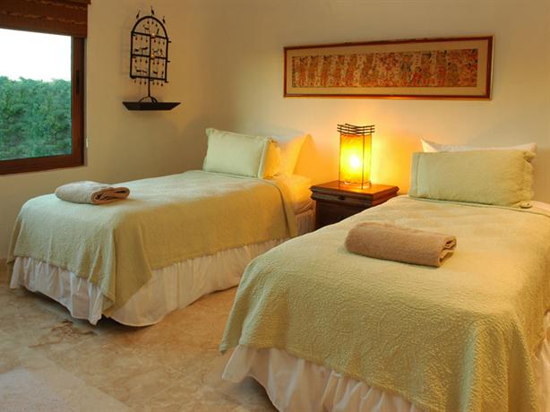 El Taj Oceanfront and Beachside Condo Hotel