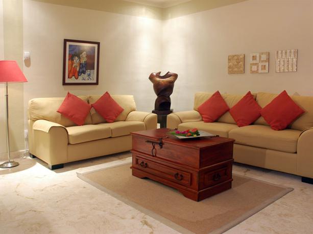 El Taj Oceanfront and Beachside Condo Hotel