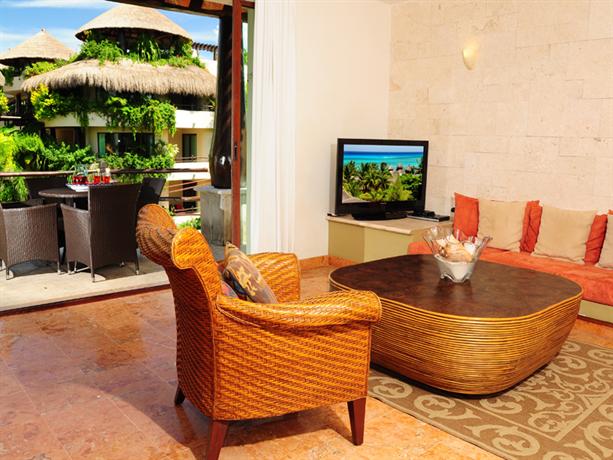 El Taj Oceanfront and Beachside Condo Hotel