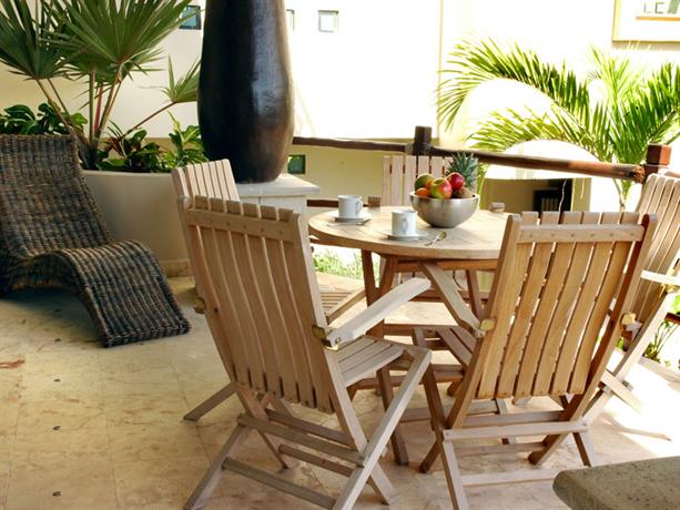 El Taj Oceanfront and Beachside Condo Hotel