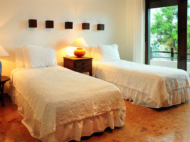 El Taj Oceanfront and Beachside Condo Hotel