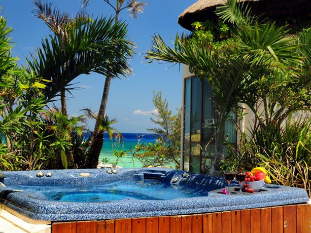 El Taj Oceanfront and Beachside Condo Hotel