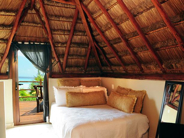 El Taj Oceanfront and Beachside Condo Hotel