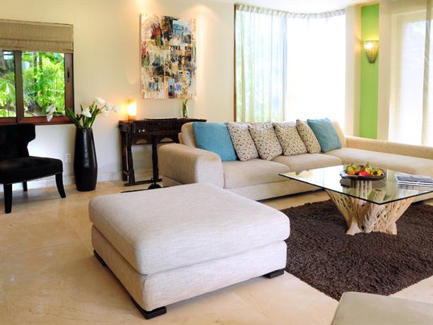 El Taj Oceanfront and Beachside Condo Hotel