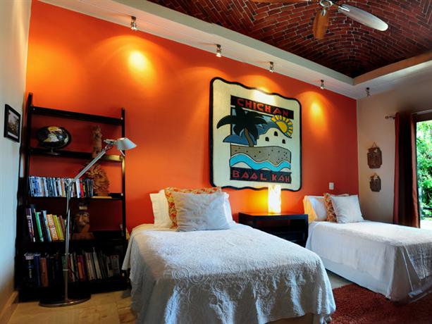 El Taj Oceanfront and Beachside Condo Hotel