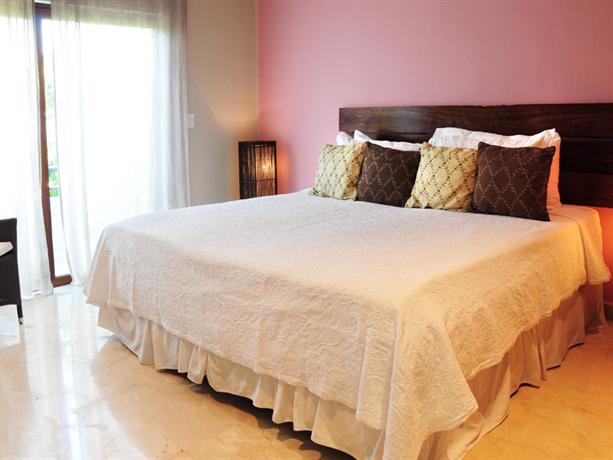 El Taj Oceanfront and Beachside Condo Hotel