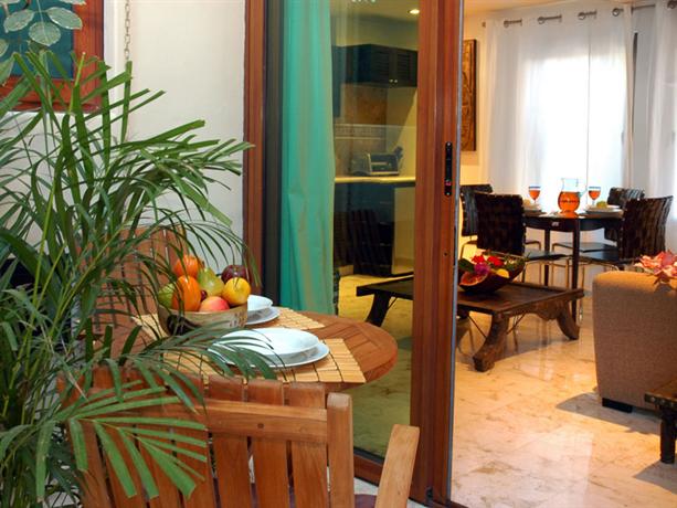 El Taj Oceanfront and Beachside Condo Hotel
