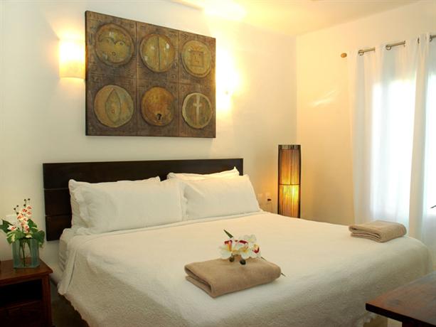 El Taj Oceanfront and Beachside Condo Hotel