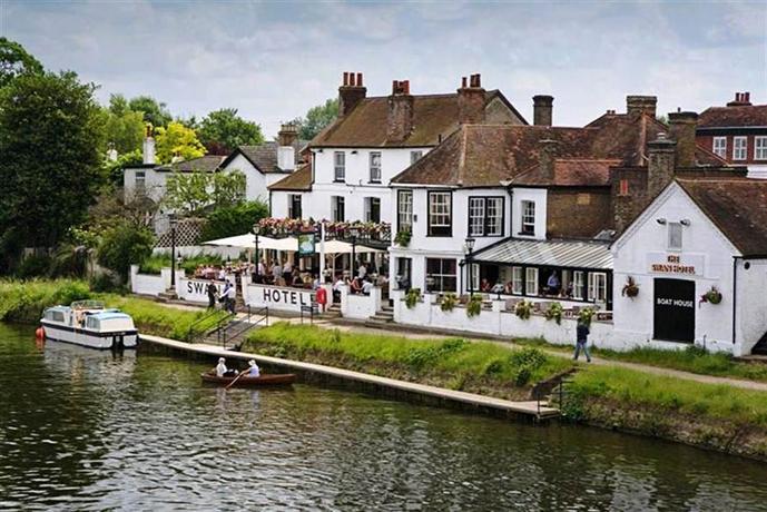 The Swan Hotel Staines 타이달 웨이브 United Kingdom thumbnail