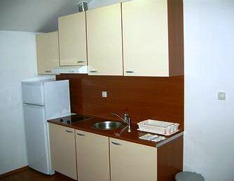 Lyon Apartments