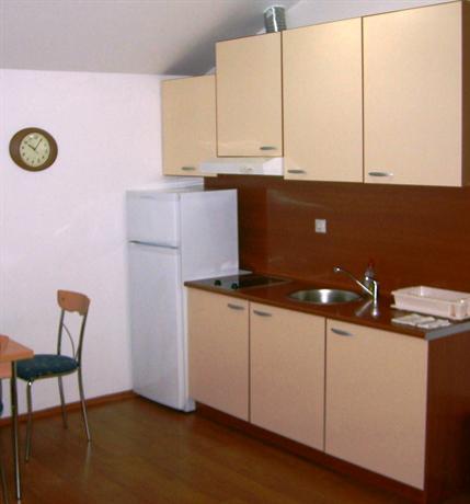 Lyon Apartments