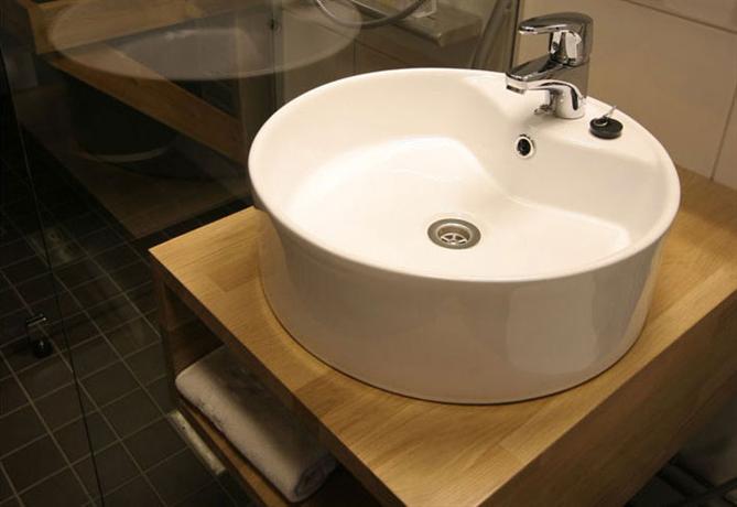 Levi Suites Unna Mannu