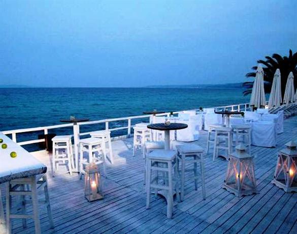 White Suites Resort