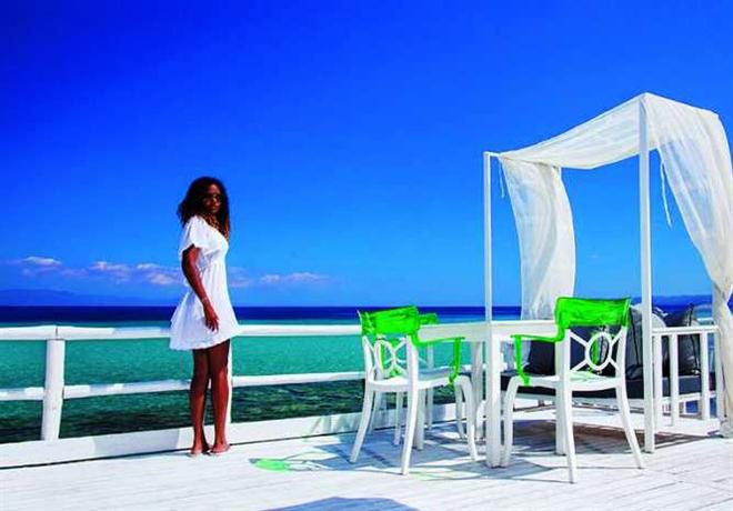 White Suites Resort