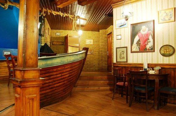 Arany Szarvas Fogado es Captain Drakes Pub