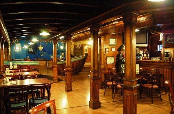 Arany Szarvas Fogado es Captain Drakes Pub