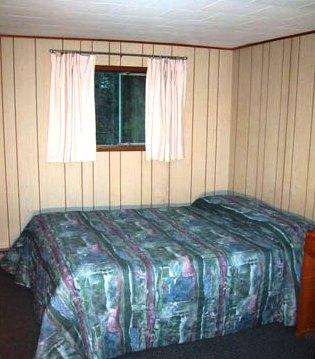 Colonial Bay Motel & Cottages