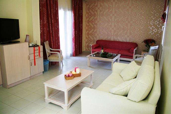 Dolphin Bay Hotel