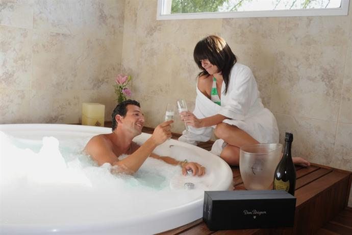 Howard Johnson Hotel & Spa San Pedro
