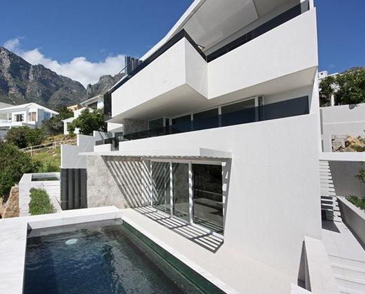 Ebb Tide Apartments