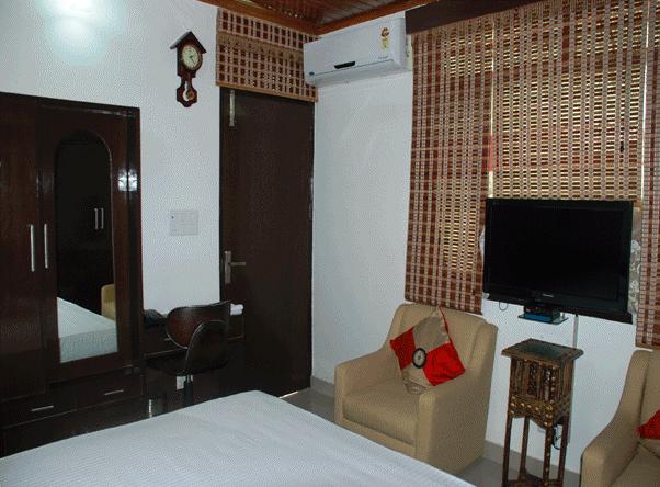 Hotel Satya Palace