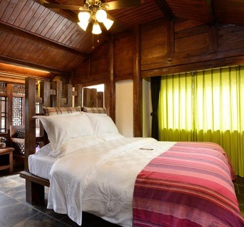 Blossom Hill Inn Lijiang Lotusland