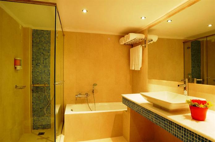 Kinetta Beach Resort and Spa