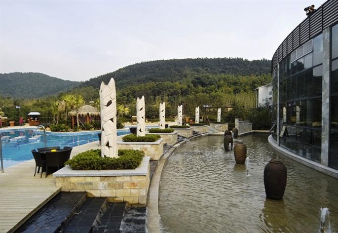 Huanxiu Resort and Spa