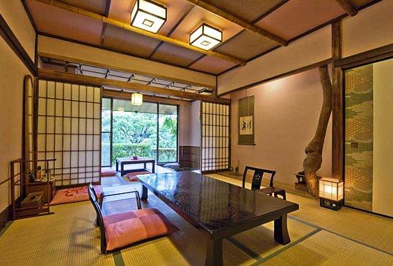 やまももの里 坐漁荘（ざぎょそう）