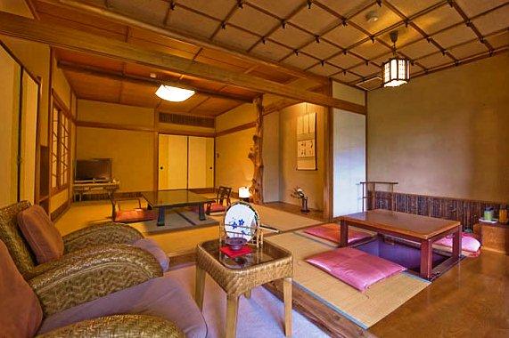 やまももの里 坐漁荘（ざぎょそう）