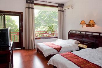 雪狮岭江畔酒店