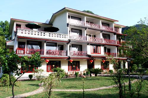 雪狮岭江畔酒店