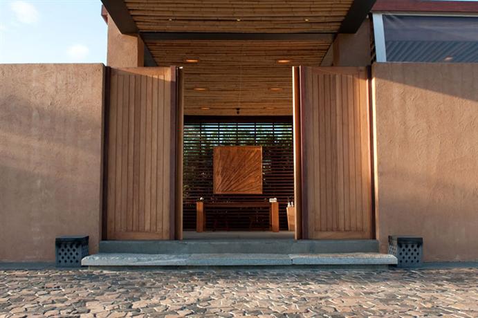 Wanakarn Beach Resort & Spa