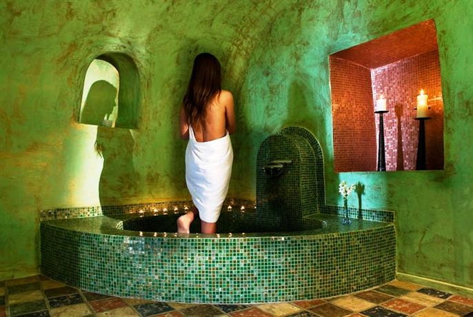 Dreams Luxury Suites