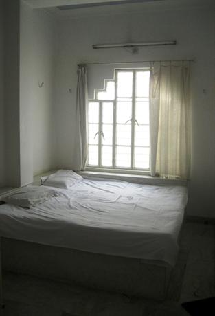 Lalghat Guest House Udaipur Compare Deals - 