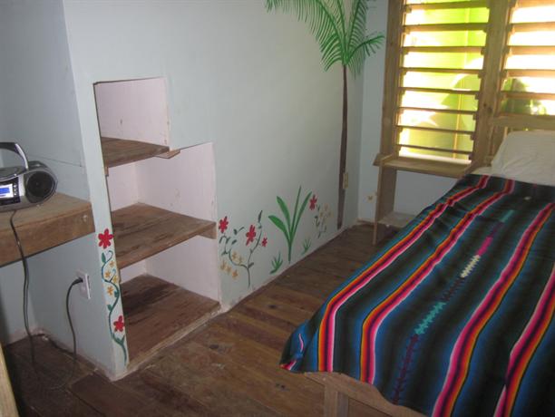 Roatan Backpackers' Hostel 