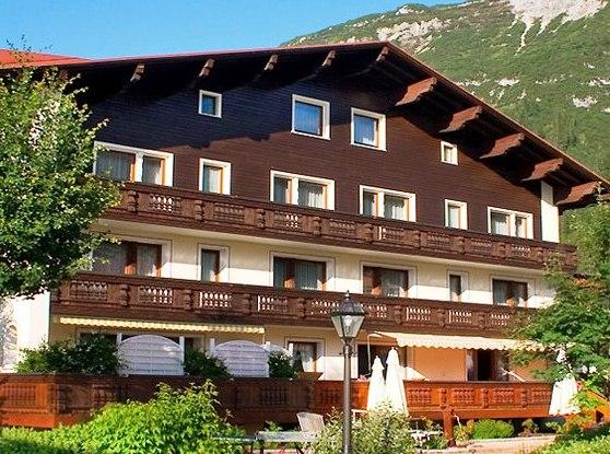 Hotel-Pension Roggal Whiteguides Skiing Austria thumbnail