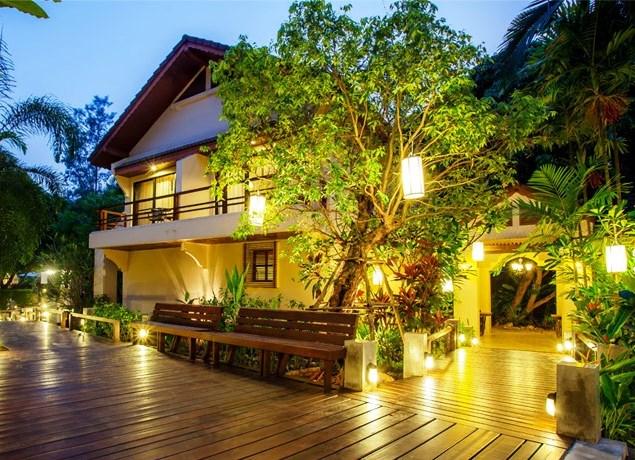 โรงแรม นีล ธารา รีโซเทล