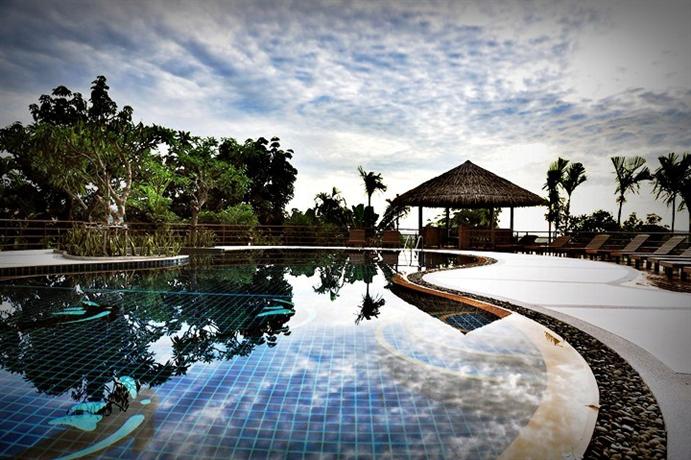 ฉลองชาเล่ต์รีสอร์ท