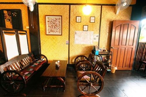 Be Beez Cafe & Guest House