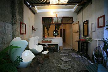 Phuket 43 Guesthouse